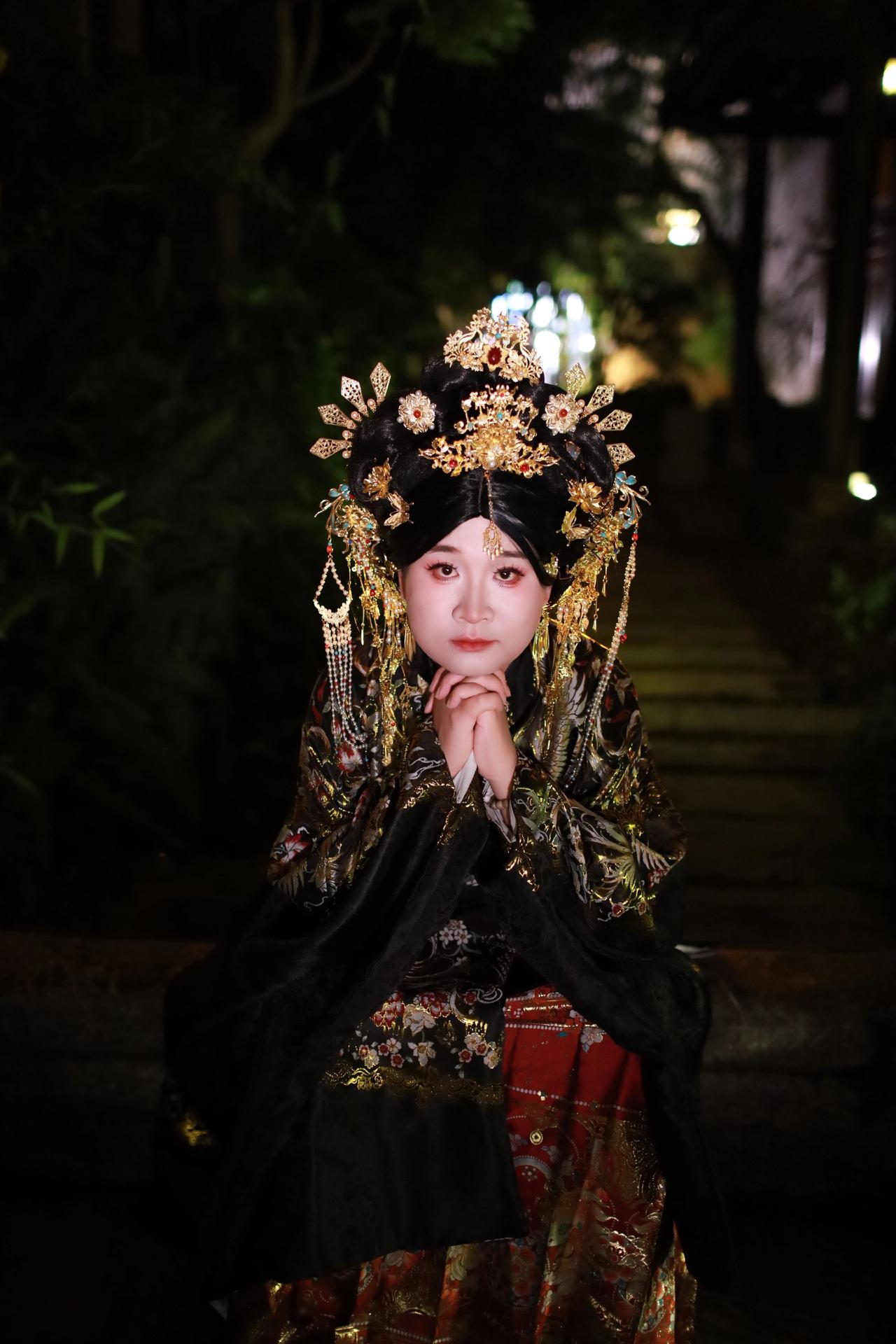 越剧与汉服的碰撞 黑金汉服 特色妆造体验 暗黑簪花 国风妆造