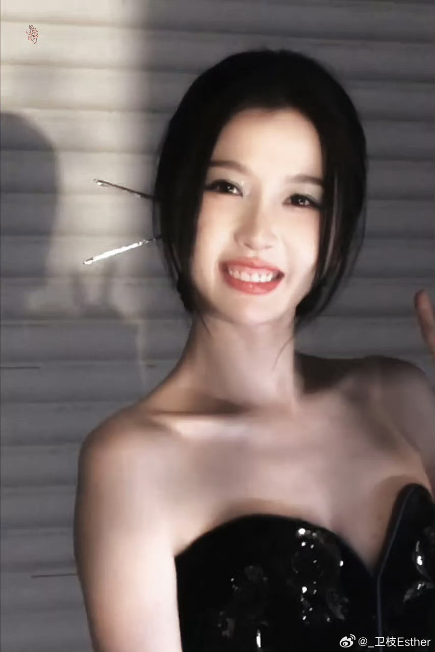 虞书欣  ✨CENESE全球品牌代言人虞书欣 ✨虞书欣我相信 我的倔强 和柔软的