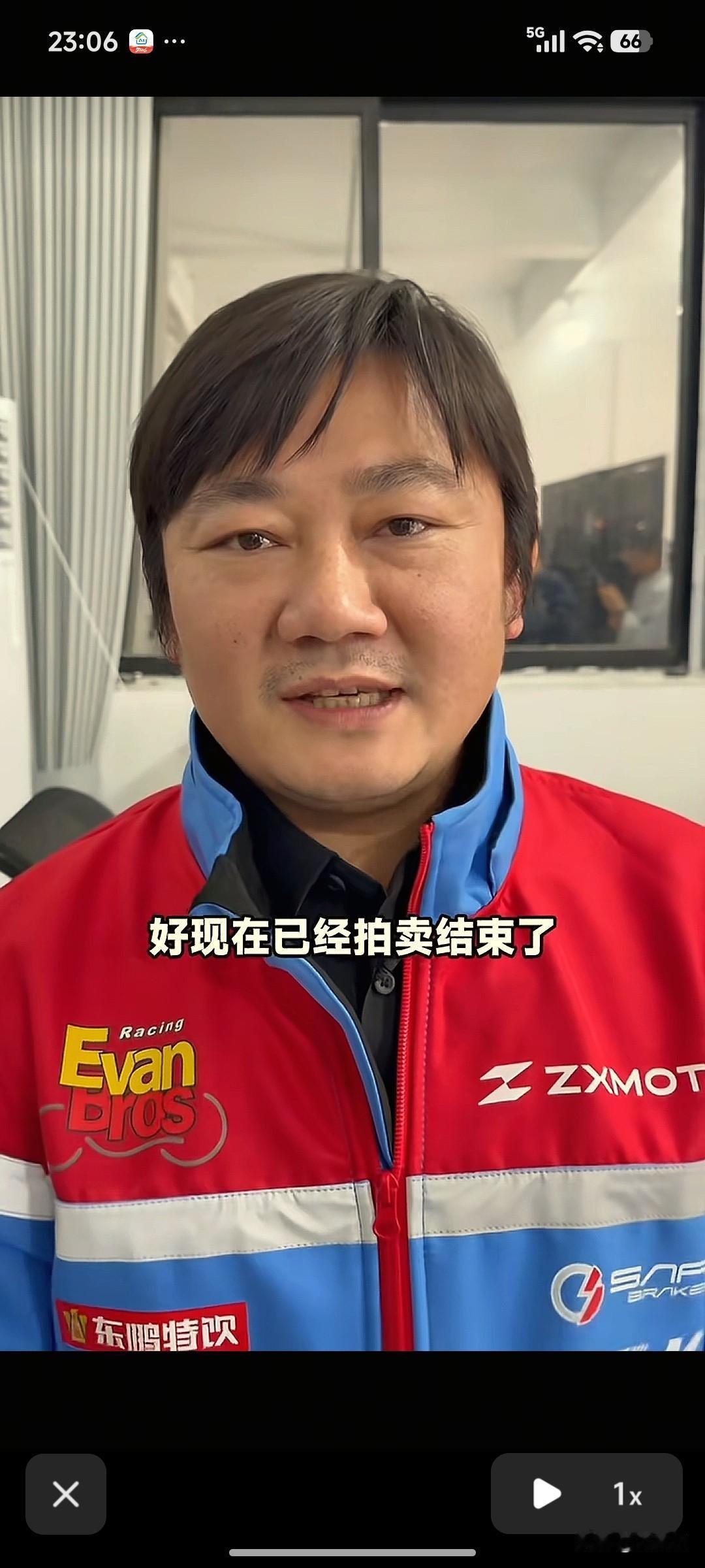 张雪的成功不是偶然的，是二十年如一日的坚持！
张雪19岁时，就明白年轻的时候没去