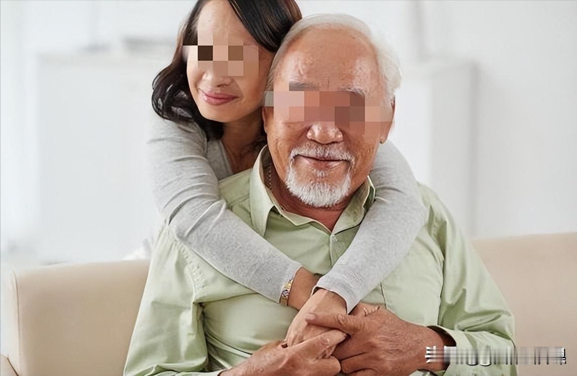 广东深圳，75岁老人娶了个比自己小25岁的妻子，并将深圳的一套房产赠与了妻子。可