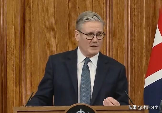 记者:“伊朗袭击了英国在塞浦路斯的基地，是否有伤亡？英国如何确保公民安全？”
