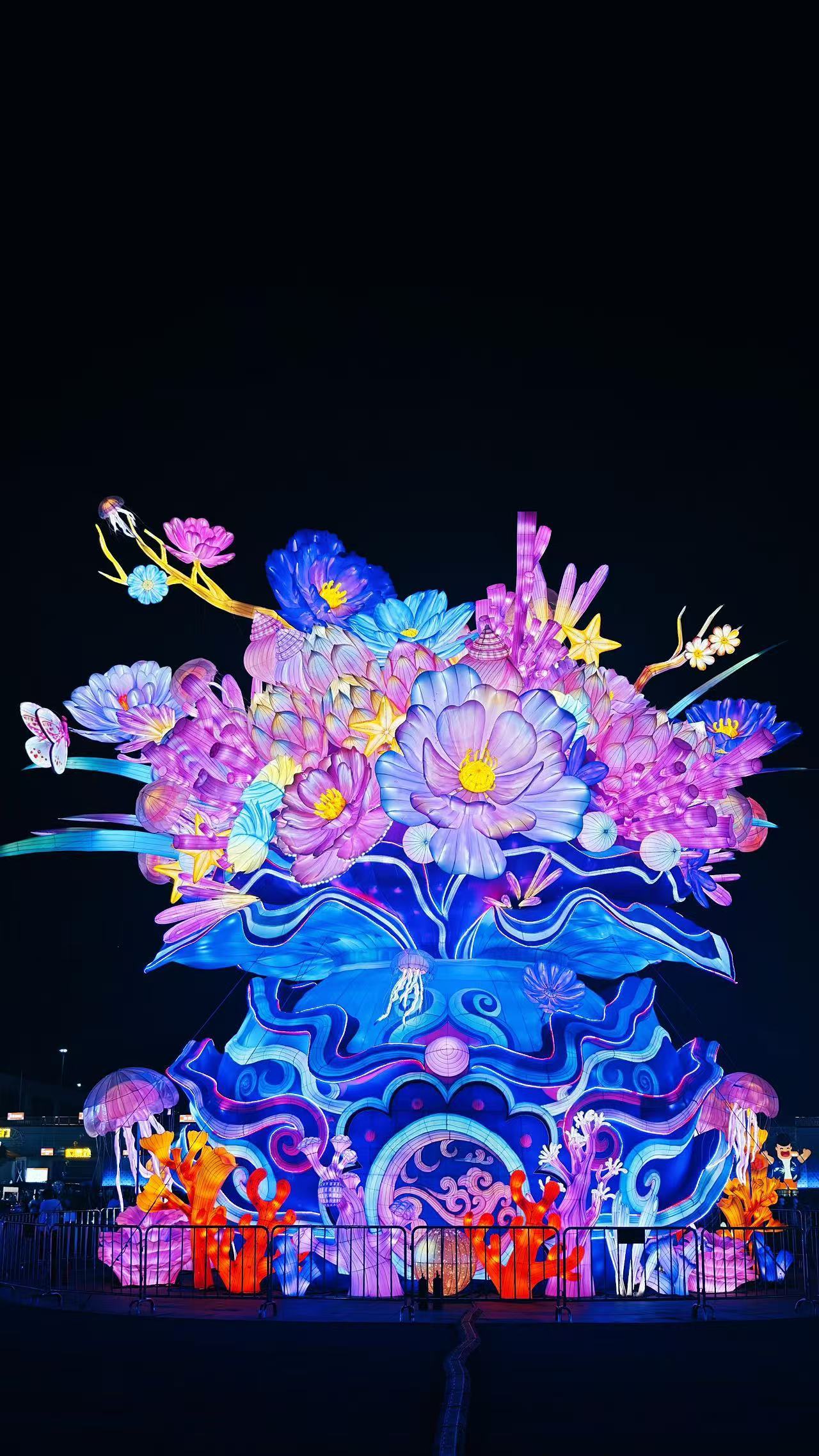 青岛人夏日卷凉快卷出了新花样 今年七月已进入下旬，国内多地遭遇高温热浪侵袭，青岛