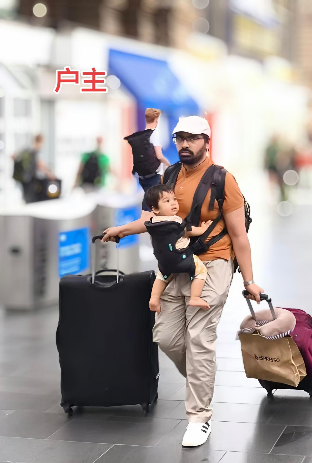 202608.德国.法兰克福火车站。好男人身兼多项称谓-奶爸、顶梁柱、一家之主，