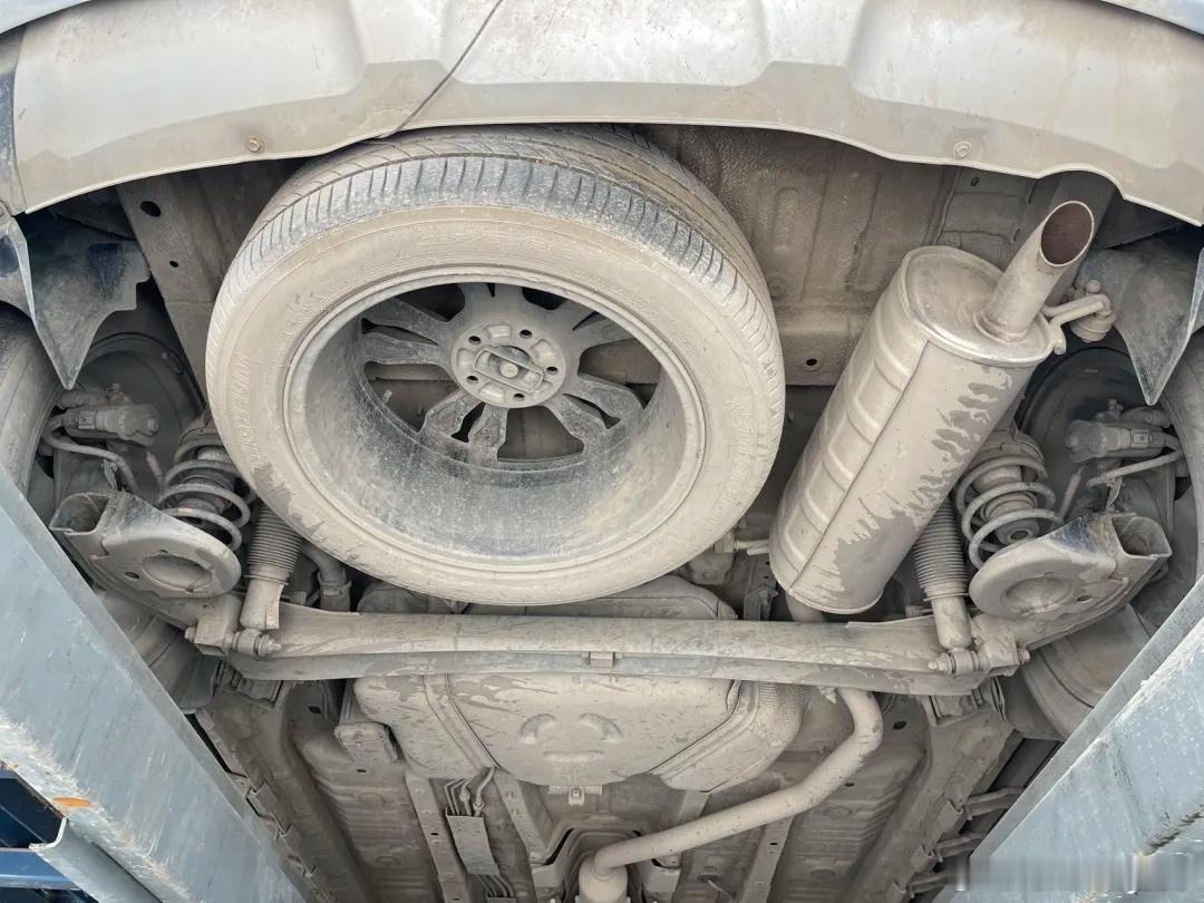 猎豹cs9。。。弹簧比减振器的更靠近车辆。少见的布局。