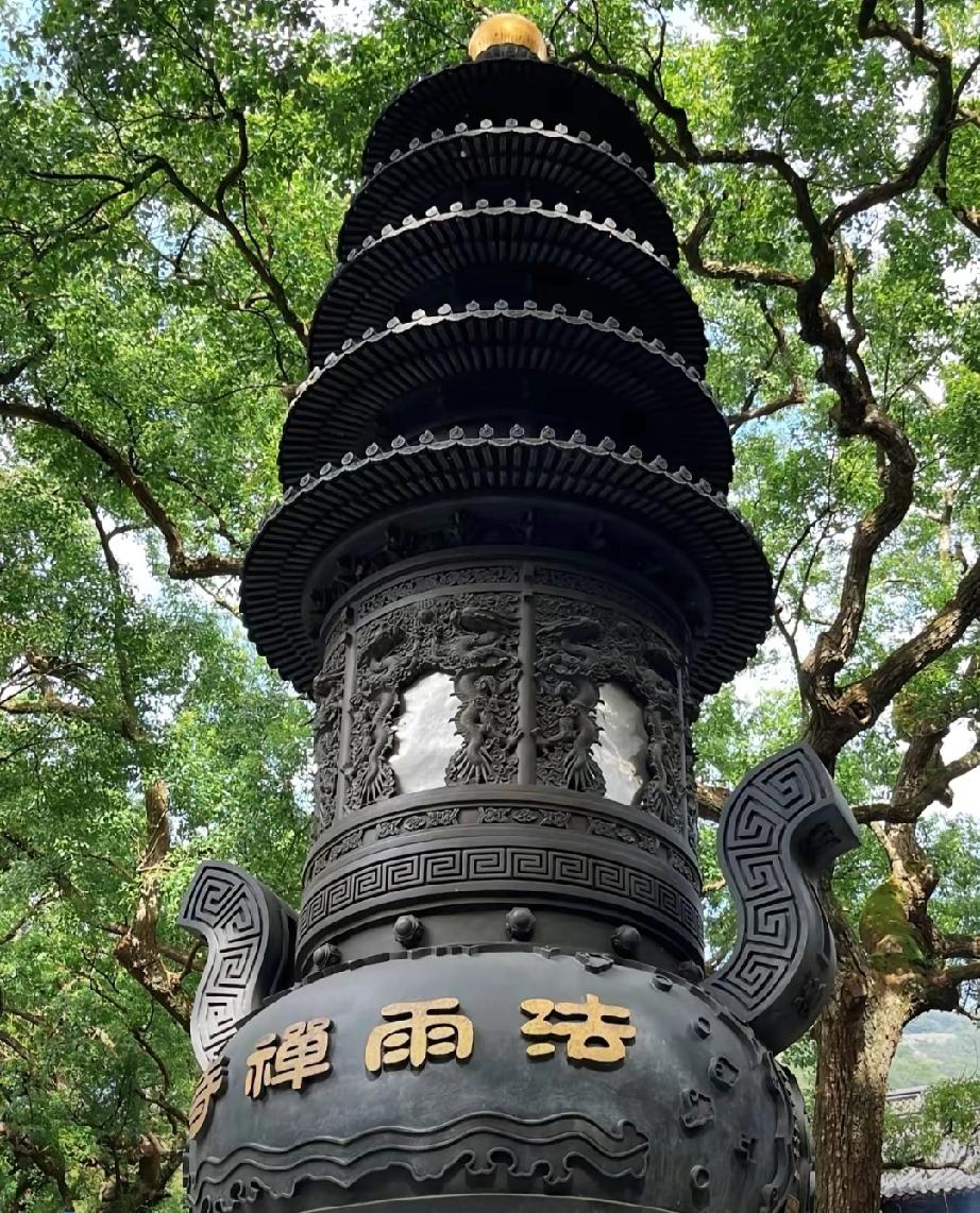两个日本间谍在普陀山当了整整一年和尚，白天抄经，晚上绘制炮台、驻军、航道等情报。