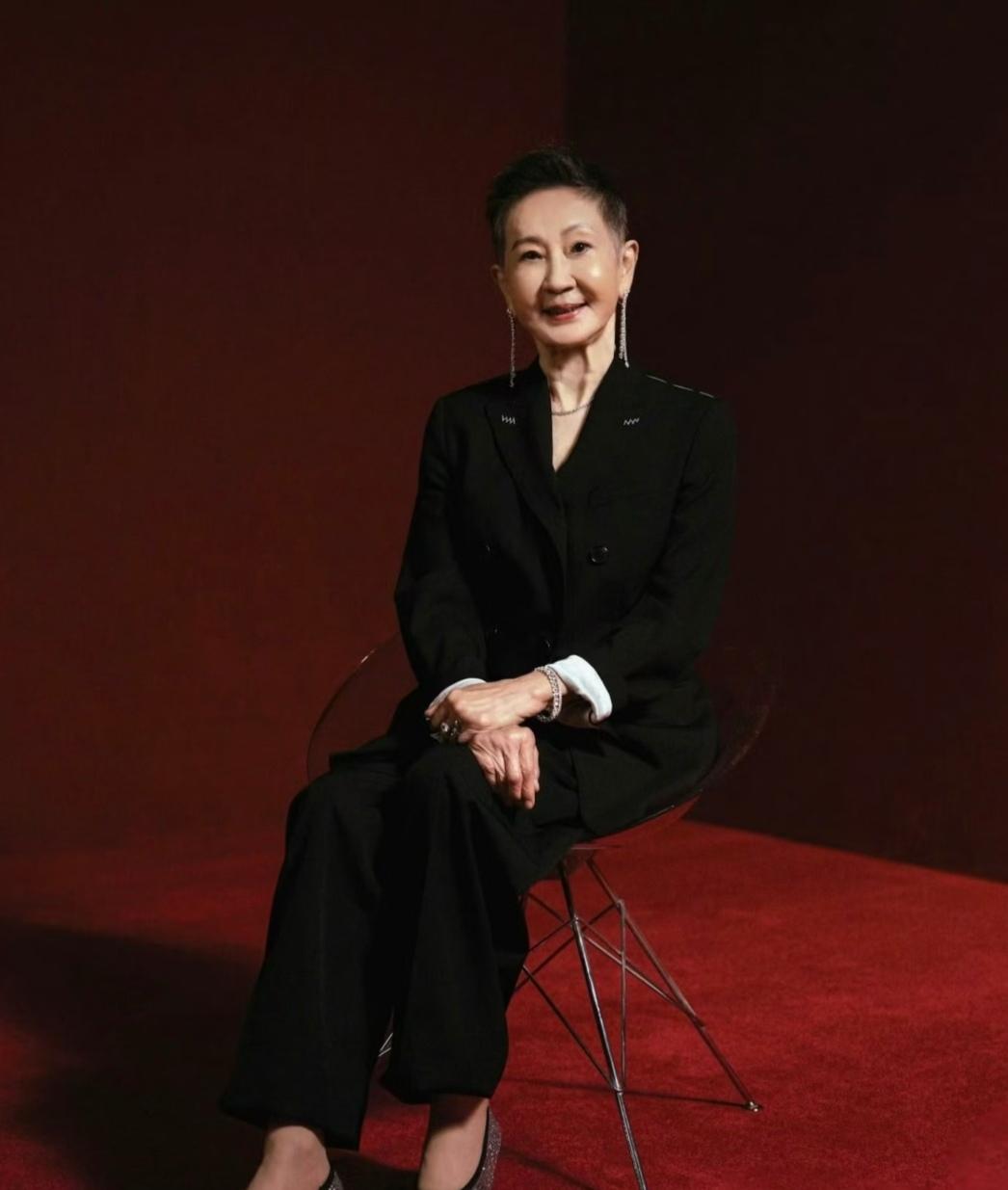 果然面相是不会骗人的，
施南生就是个例子，
早在今年5月份，她出席好友的告别仪式