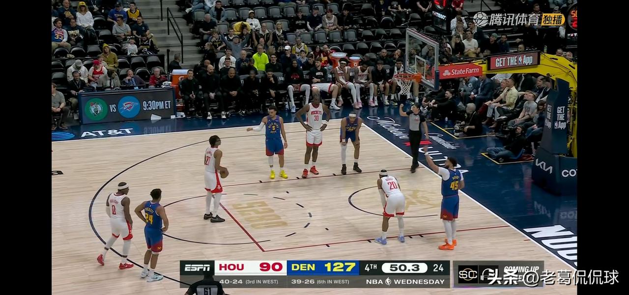 火箭小将克劳福德真是给机会不中用啊！在今天火箭客场以93：129惨败于掘金的比赛