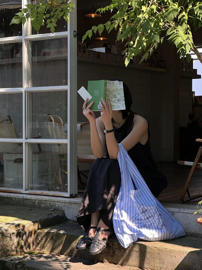 🌼 “不要和任何人较劲，没人值得你消耗自己” 