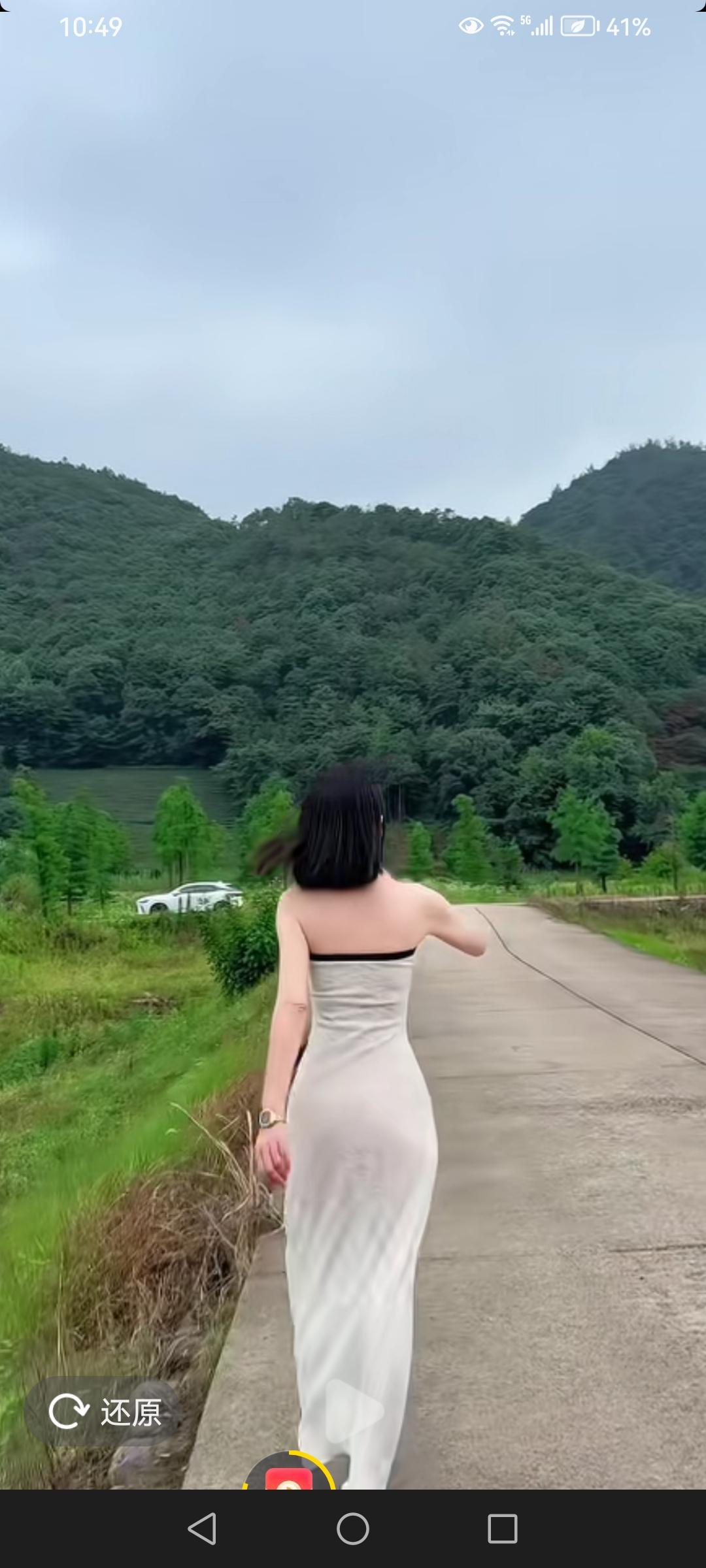 男人什么都不怕，就怕自己喜欢的女人。
女人什么都怕，就是不怕喜欢自己的男人。
