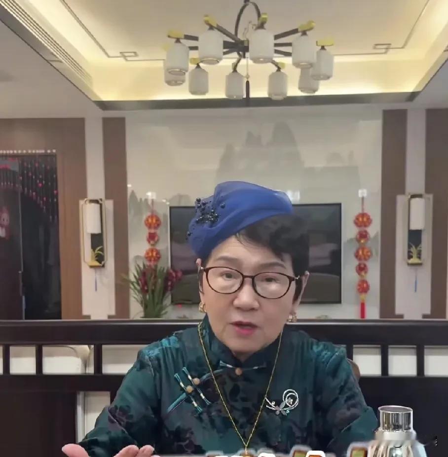 吴妈妈说，你为什么不快乐，因为你没有好好爱自己，她的人生经历也是挺坎坷的，一般女
