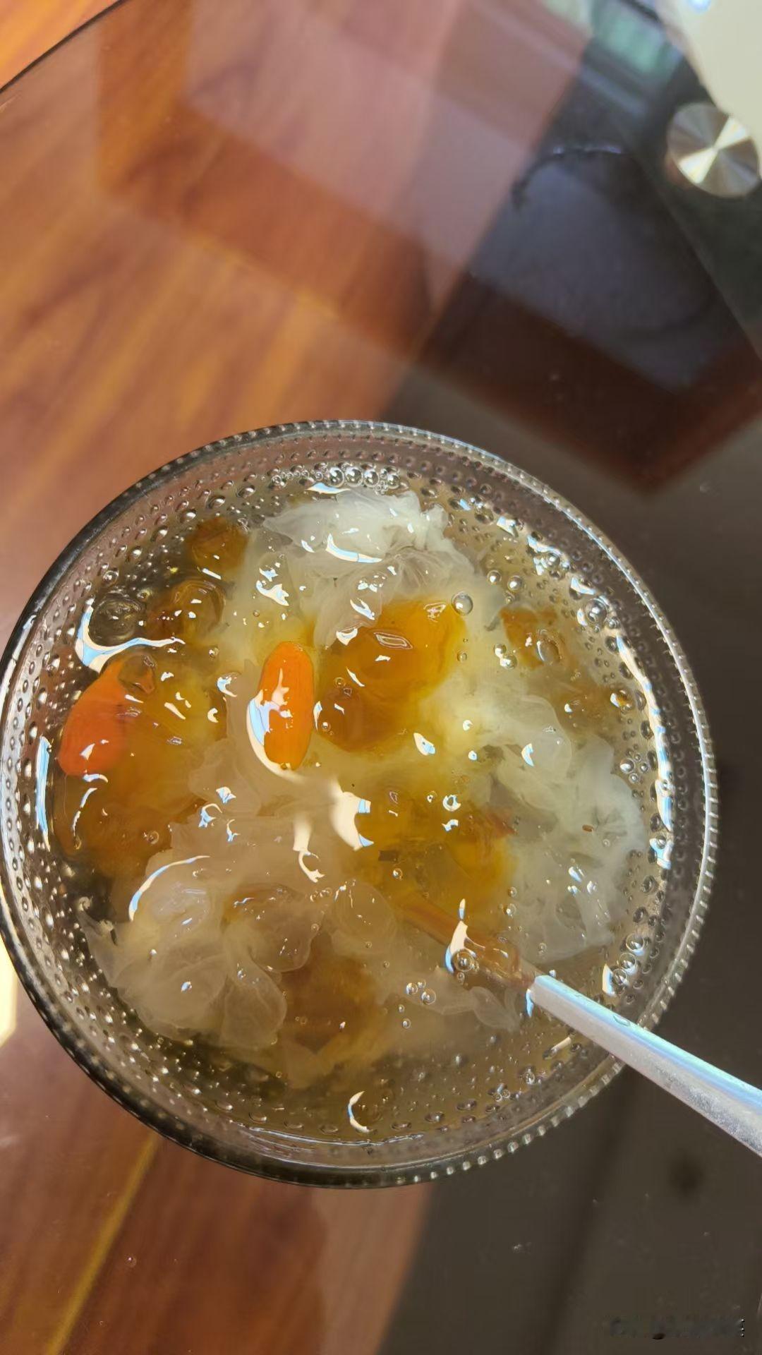 没有什么永远属于你，除了你经历的一切。

财富会散，容颜会老，爱人也可能离开。唯