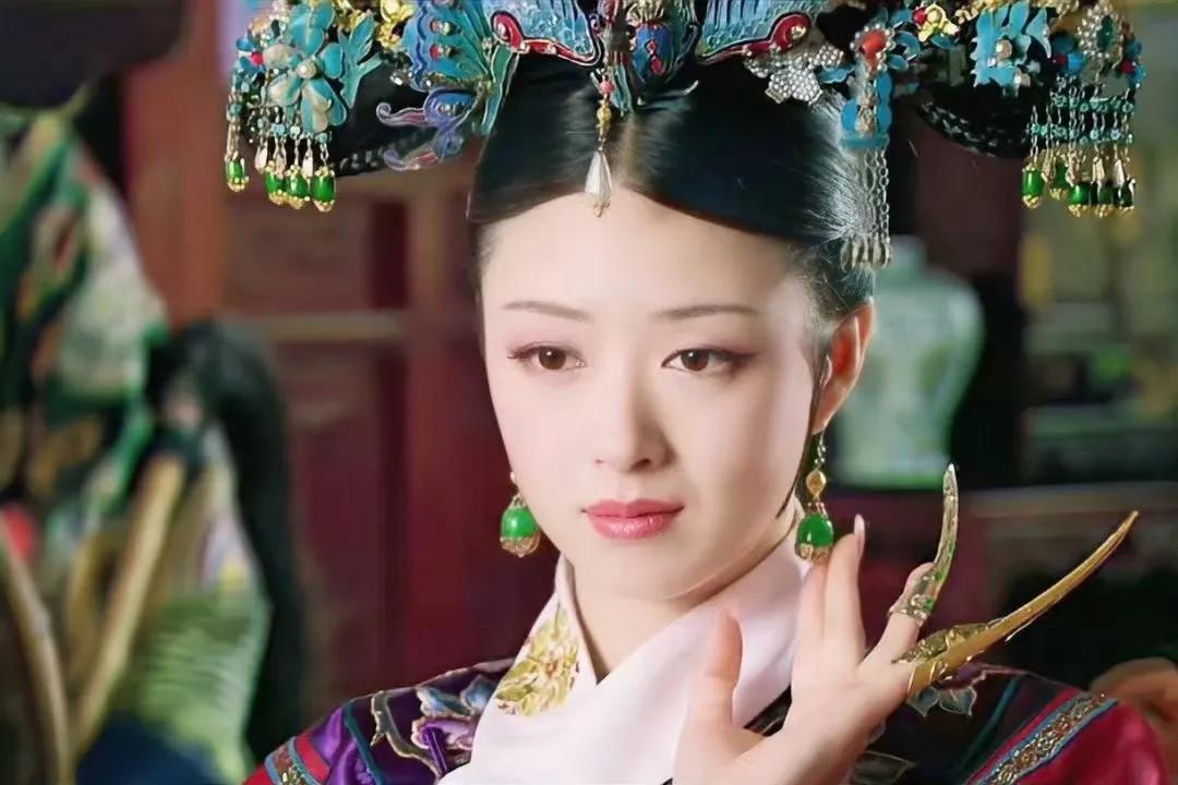 网友提问 华妃如果没有自戕，年贵人会怎样？
 
只能说，难啊！她自己造孽太多、树