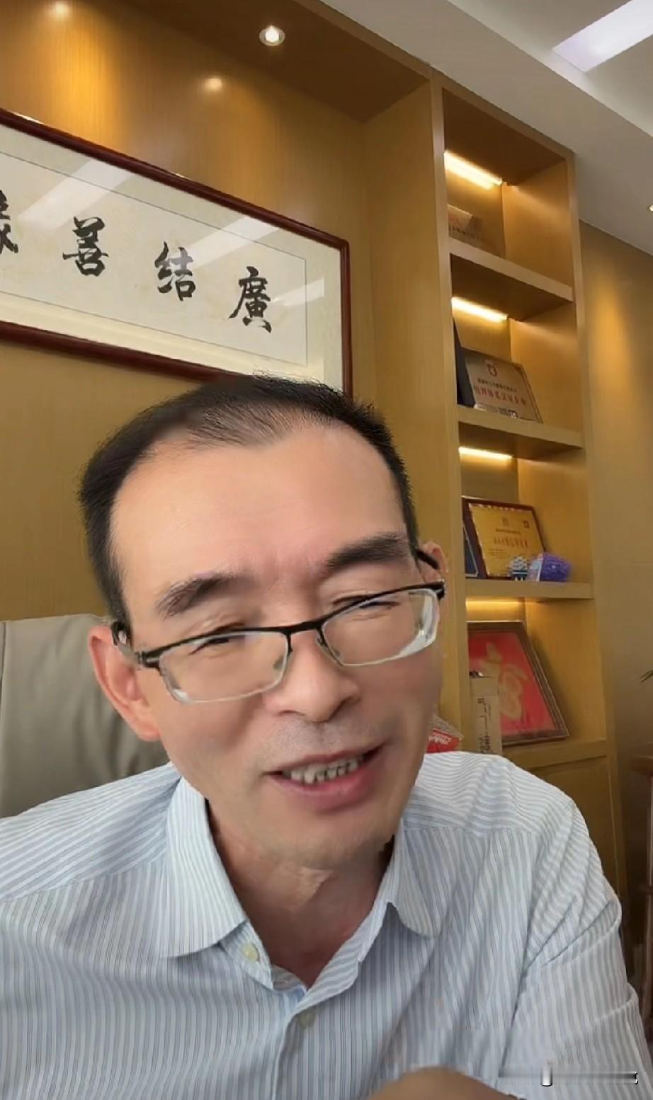 谢岳突然开播澄清几点！

第一点，他很爱孩子，承诺他的所有以后都是孩子们的，
