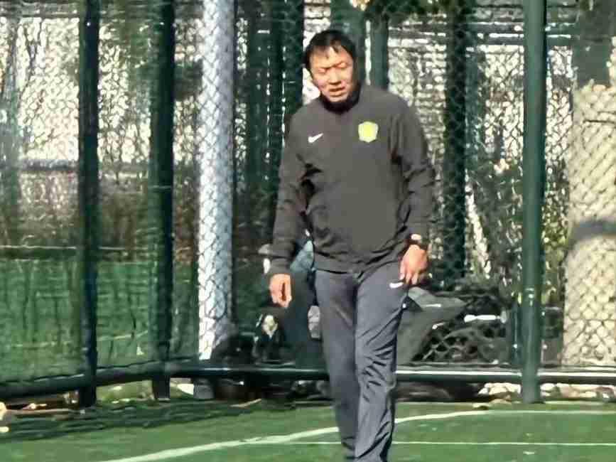 足坛反腐风暴中，原华夏幸福主教练谢峰牵涉其中！中国足球圈又爆大瓜，湖北省崇阳县人