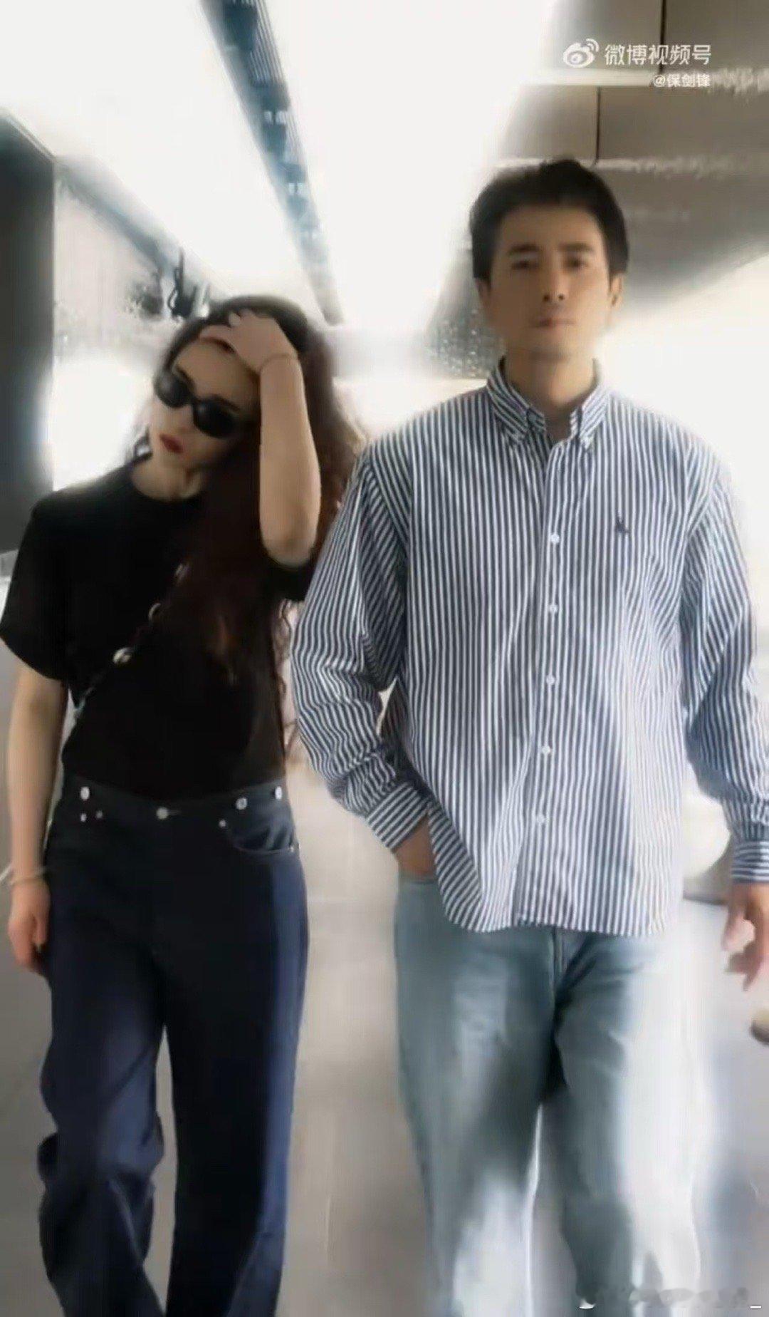 保剑锋认识南京诡异人脸保剑锋的助手惊现热一保剑锋这个妆容看起来很不错的啊，真的很
