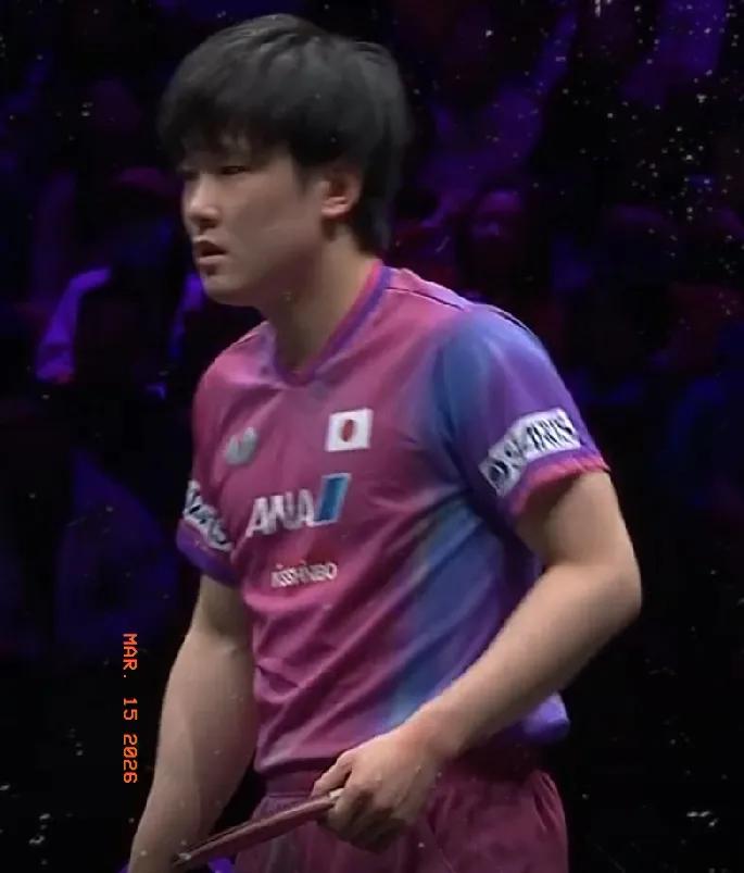 比松岛辉空更郁闷的应该是张本智和，随后进行的第二场半决赛，这位嚣张的日本人，被持