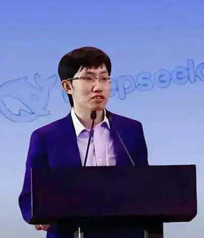 DeepSeek创始人梁文峰又语出惊人，他指出中国AI和美国的差距是原创和模仿之
