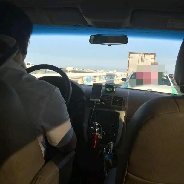 湖南衡阳，一男子开民宿，有事走不开，就让岳父开着自己的车去接一个朋友。不料中途却