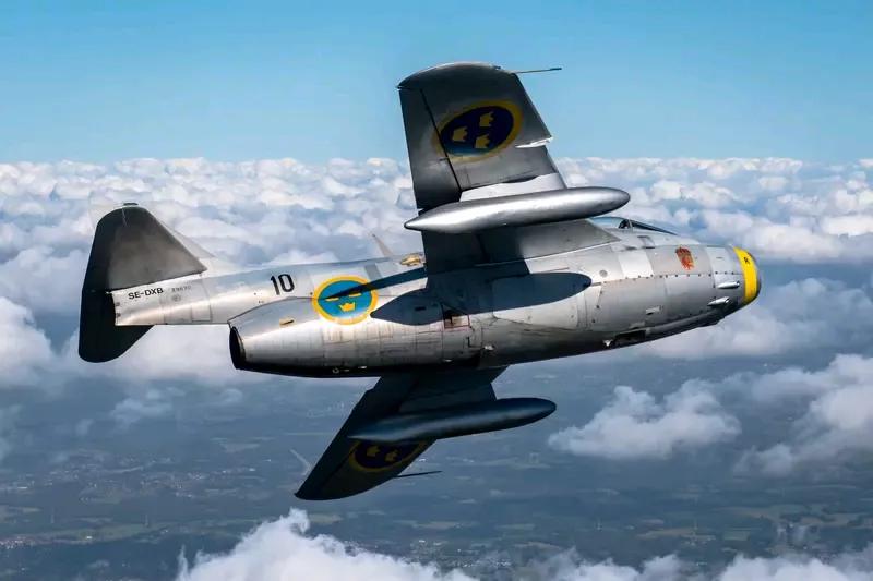 11月20日，美国国务院批准向日本出售精确制导滑翔炸弹及相关套件，共297枚。其