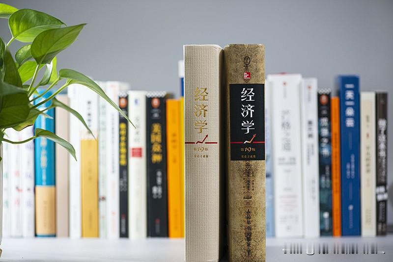 《资本论》的第三卷才是马克思思想的精华所在。
只可惜天不假年，马克思没能将其完稿