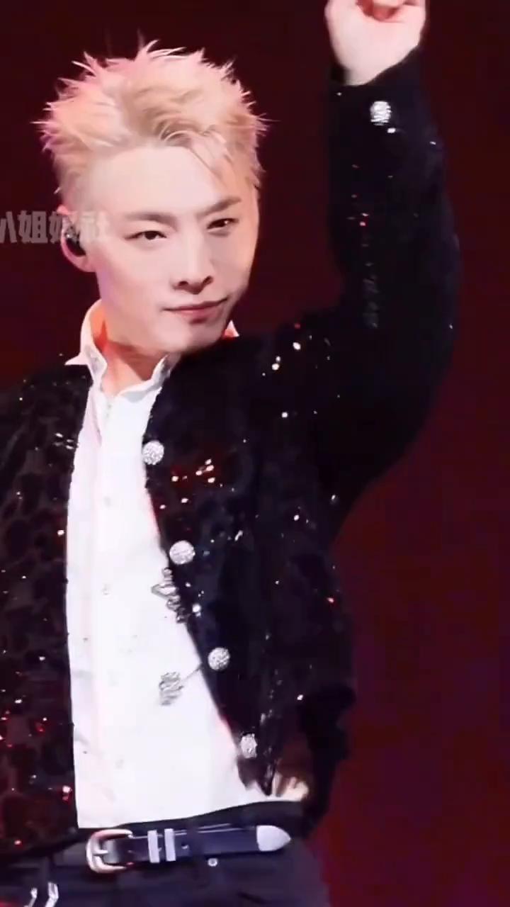 相濡以沫，宝石老舅不离不弃。
难怪宝石老舅对圈外老婆始终不离不弃，了解那首婚礼神