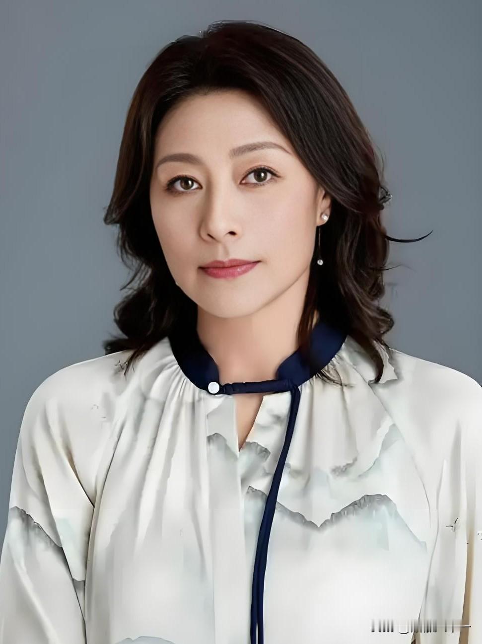 何丽华，

当初有多傲慢结果就多懊悔，

不是说她没了儿子没了老公，而是没了活下