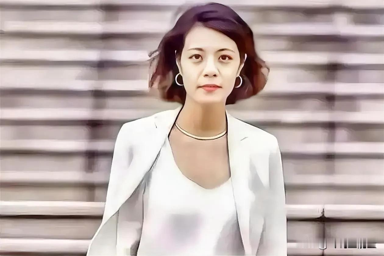 复旦大学陈果说：“最笨的男人就是喜欢跟女人讲道理的，你得明白，女人的道理就是她的