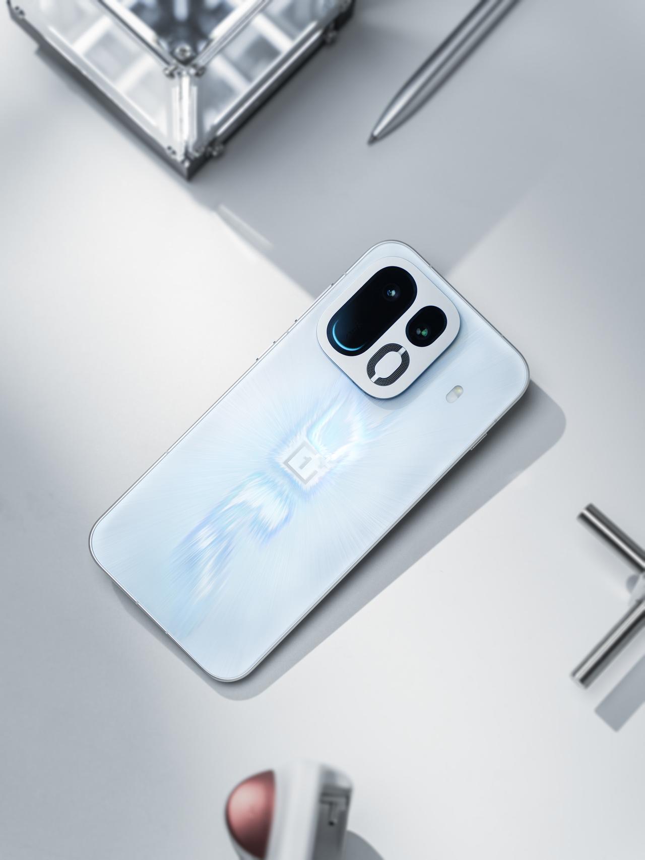 风头正劲！一加Ace7 Pro「破风」实拍。

相信很多人对于一加 Ace 6 