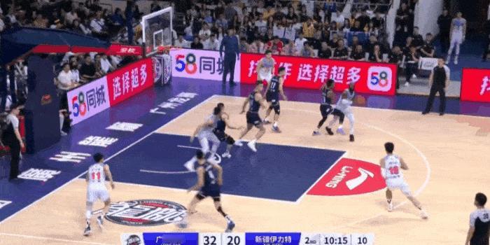 虽然于德豪这球进了，但依然想起了隆多当年被放空在外线的那张图