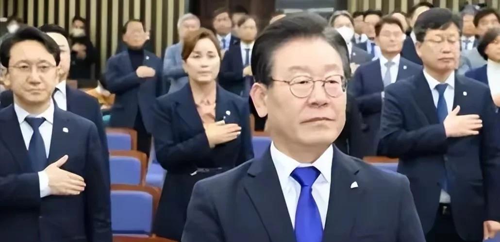 韩国检察厅78年历史落幕，这不仅是机构拆解，更是权力格局的重塑！检察权被拆分为公