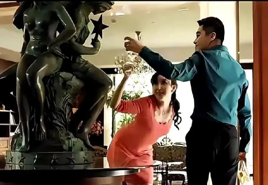 公安厅长的情人竟是培训班产物
 
祁同伟挑高小琴，跟挑枪一样，只要顺手。没背景、