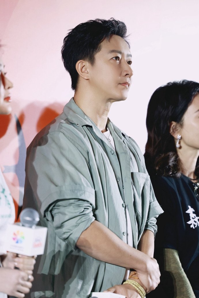 韩庚演吕新开哭到站不起来韩庚新片这段哭戏后劲韩庚这眼神杀我！吕新开那种被生活磨平