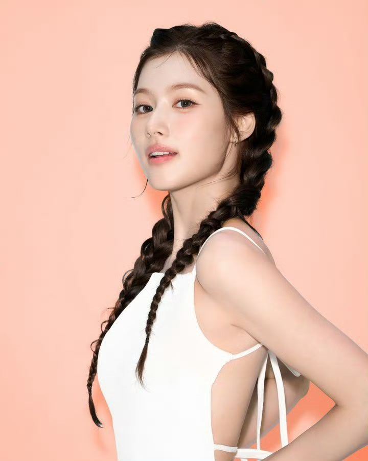 near x Sana 