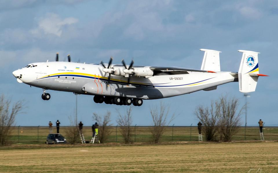 突发：俄罗斯一架远程重型运输机坠毁，人员伤亡情况不详。

这是俄罗斯媒体12月9