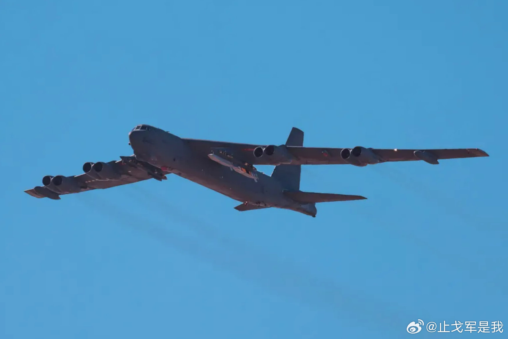 伊朗称击落美军F18战机美军B-52H携带AGM-181A远程巡航导弹飞行测试多