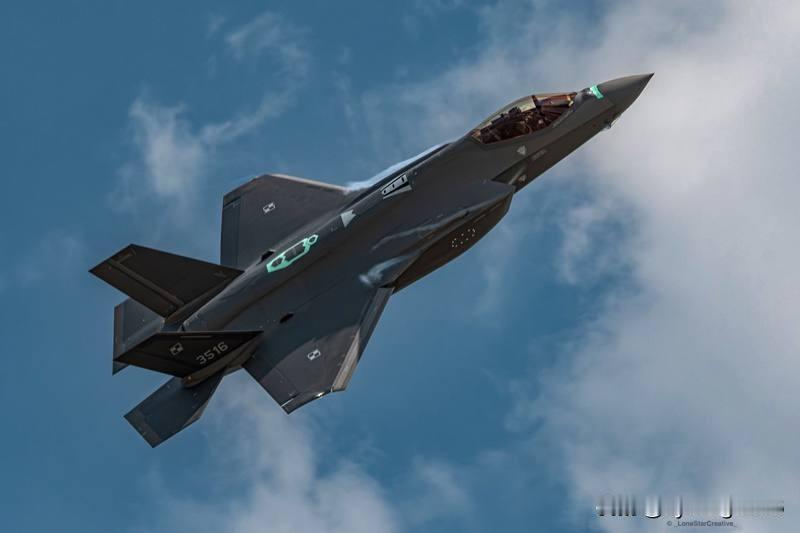 ✈️🇵🇱 🇺🇸 波兰空军 F-35A 战术战斗机进行飞行测试

波兰空军