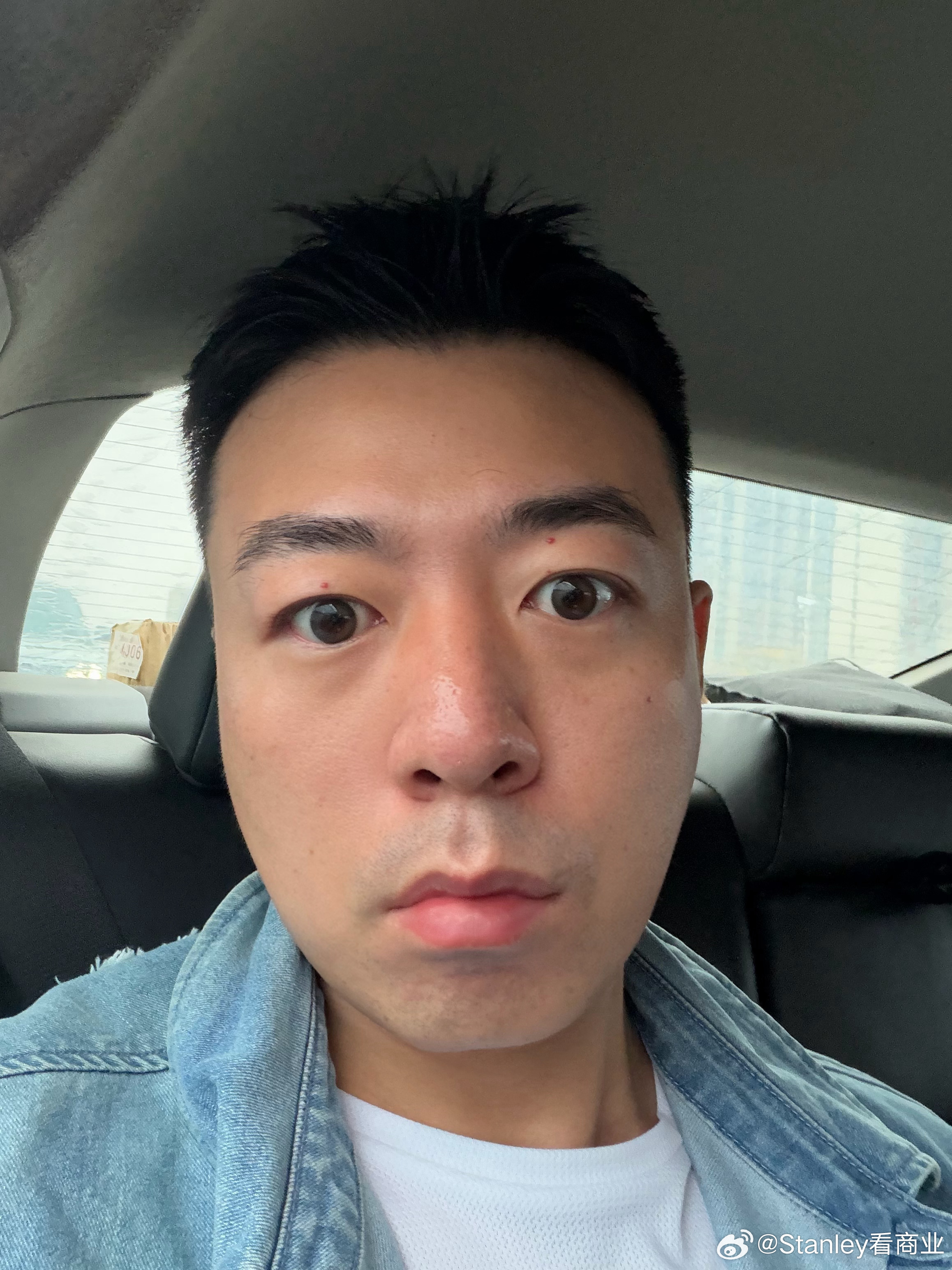 18Pro 的自拍感觉就是自带磨皮效果 ​​​
