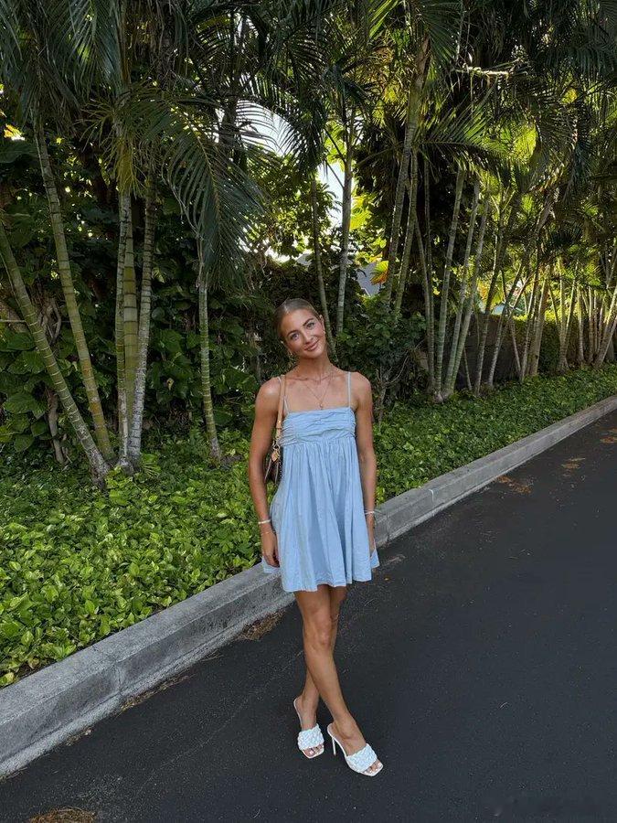 Z世代的新职业规划：为0.01%超级富豪服务巨型游艇、狗屎、保密协议——欢迎来到