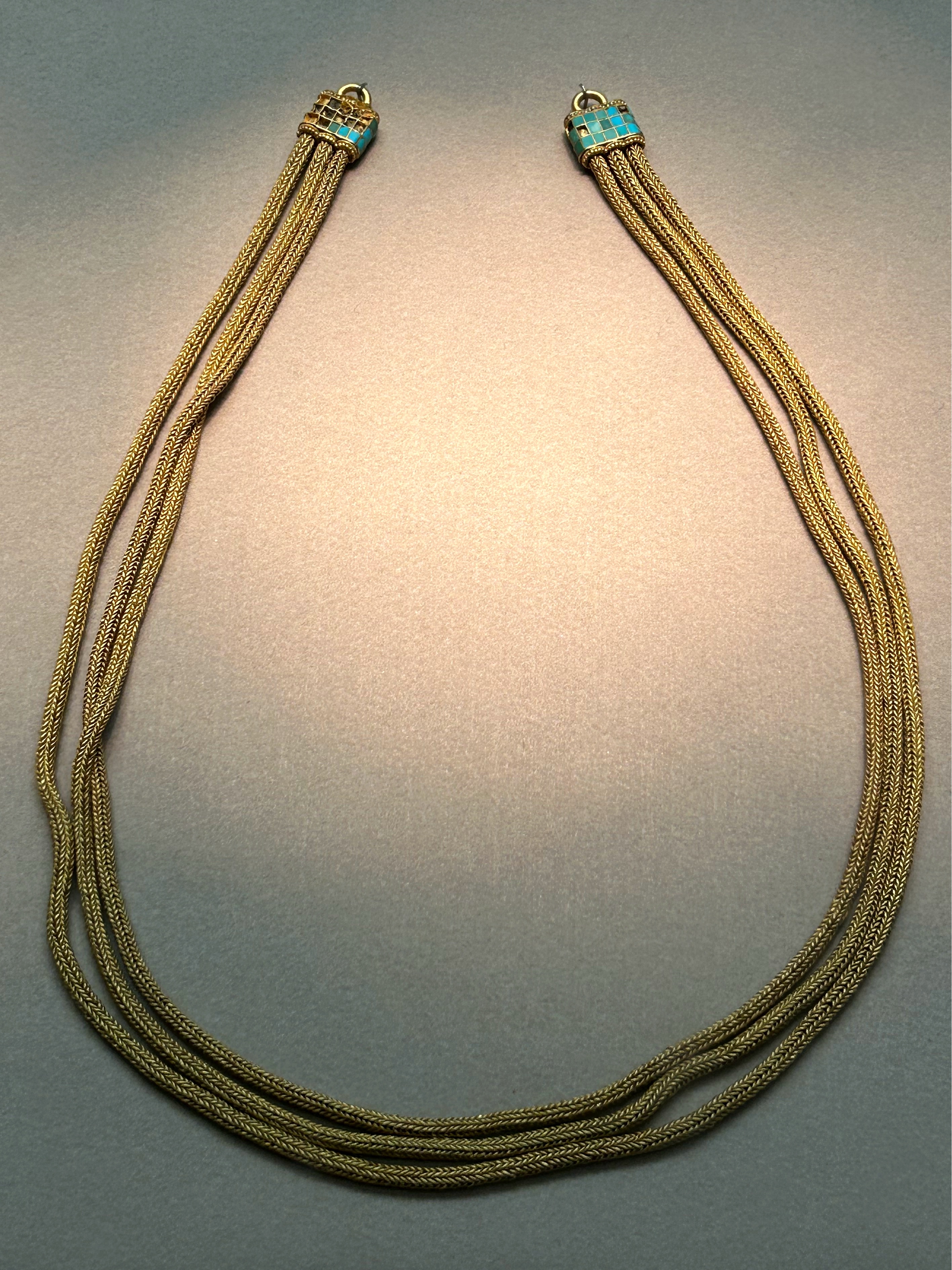 青海都兰热水墓群2018血渭一号墓出土的公元8世纪 镶绿松石金链 