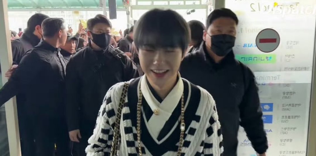 #黄仁俊复工机场路透# 啊啊啊啊啊啊宝贝[苦涩]黄仁俊复工机场路透来啦[给你小心