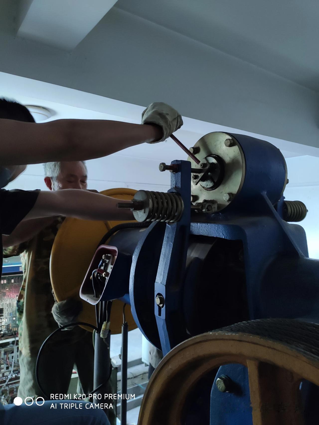 拆除电梯的确有点麻烦，新电梯需要定制安装调试，有关部门检验通过后才能使用