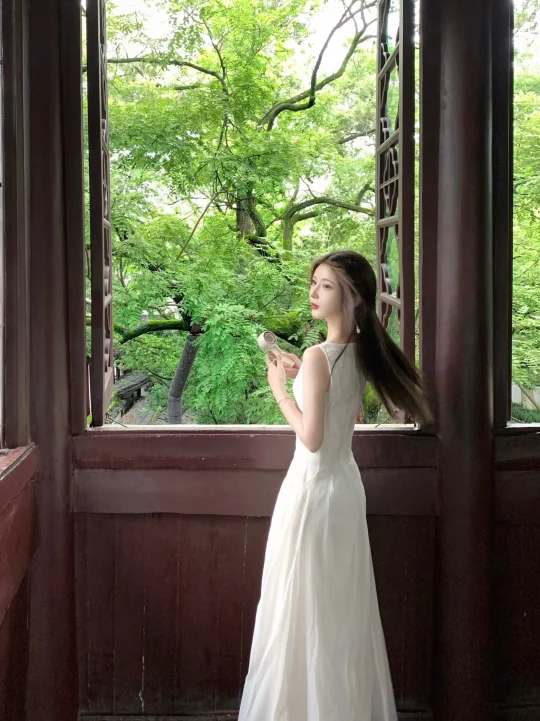 “生命这卷书，落款应是亭亭长青树”