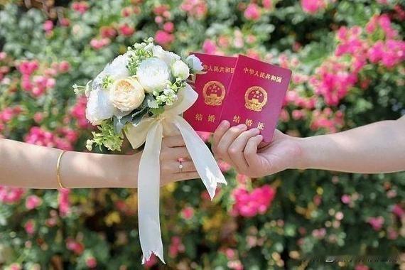 夫妻间金钱支配是否要完全透明，不能一概而论。完全透明，能增进信任，避免因财务问题