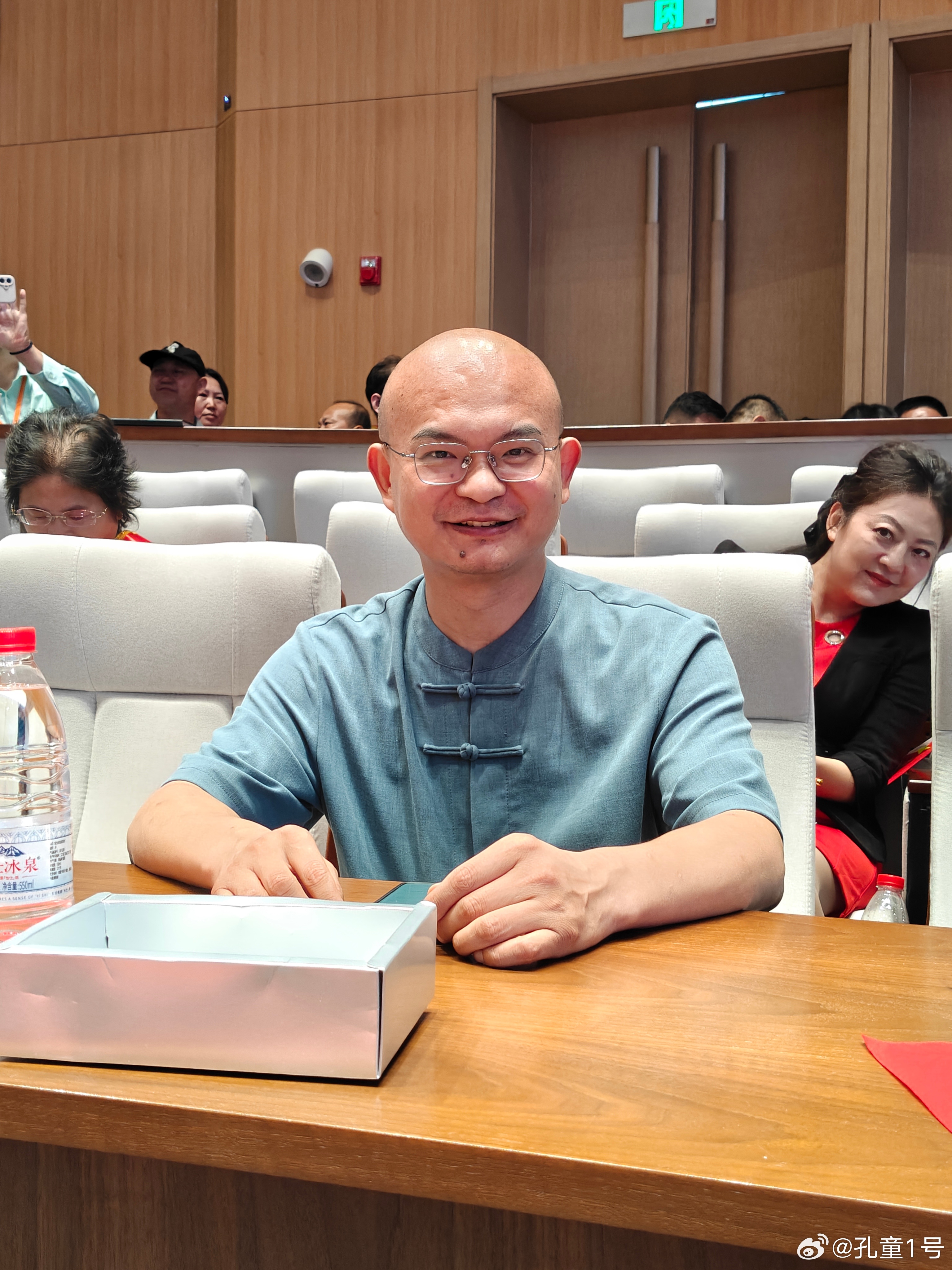 知行合一体现：良知和见闻合一        良知是本体，见闻是作用。举例子：月亮