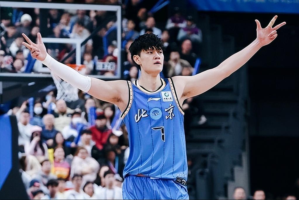 北京105：55狂胜50分，曾凡博复出拿到18分，北京队可谓四喜临门。

北京男