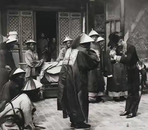 一件事最怕的不是大家争论，而是封杀不让讨论！

历史警示我们：落后就要挨打。我们