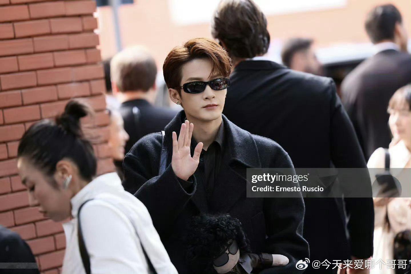 檀健次米兰时装周生图，太权威了[点赞] ​​​
