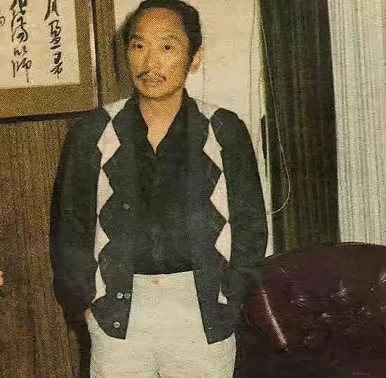 1980年10月，42岁的古龙被人砍成重伤，失血2000cc，医院为他误输了带有