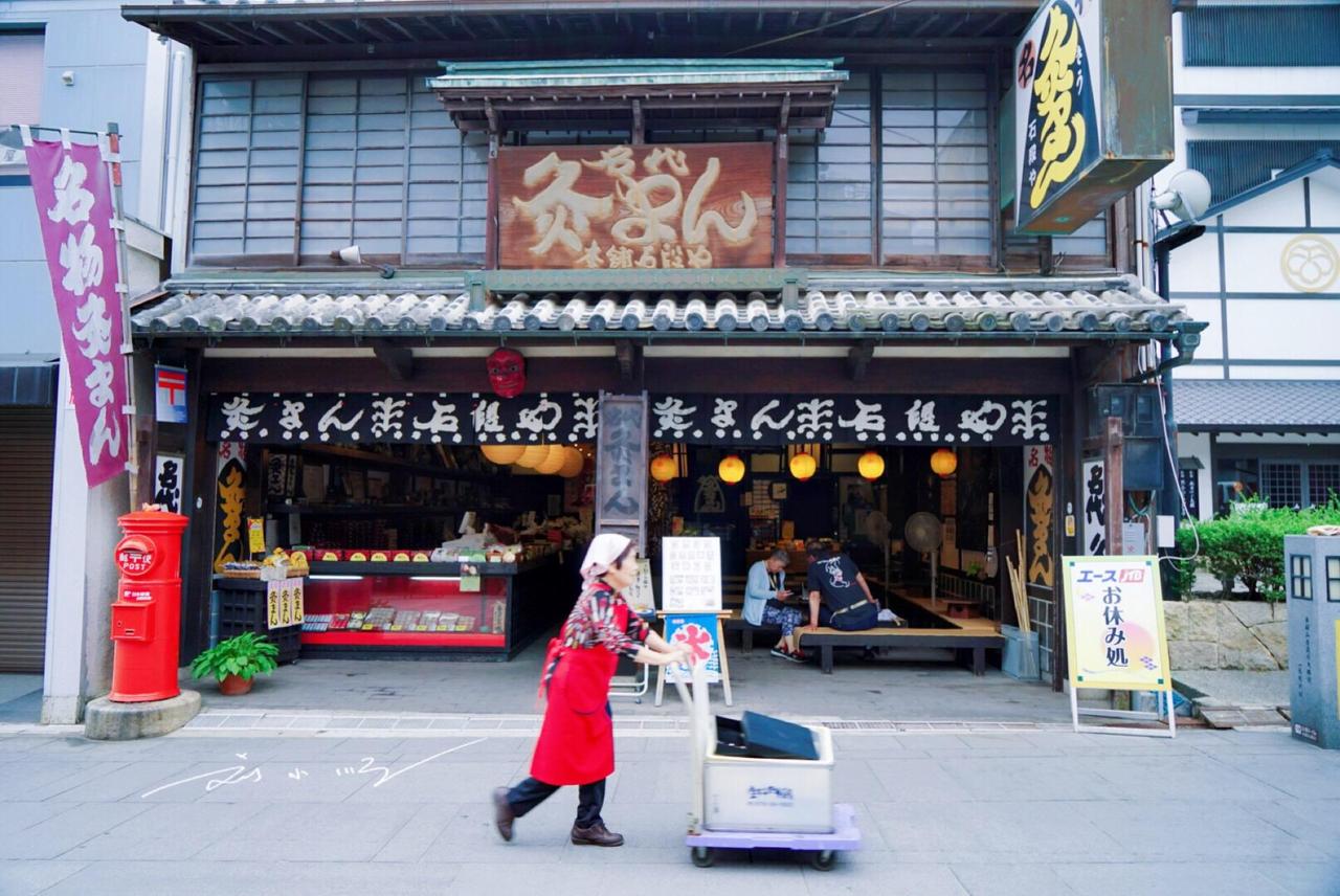 日本人真的爱干净吗？那为什么他们的乌冬面是用脚踩出来的？

去过日本旅行的朋友应
