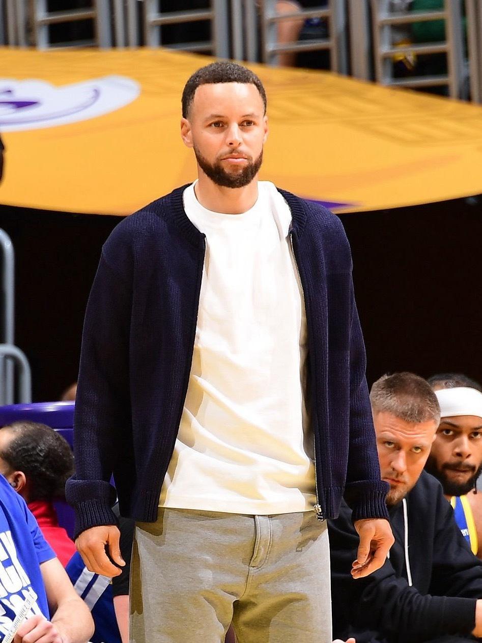 库里失去本赛季各大奖项评选资格。算上接下来继续缺席5场，本赛季缺席场次超过18场